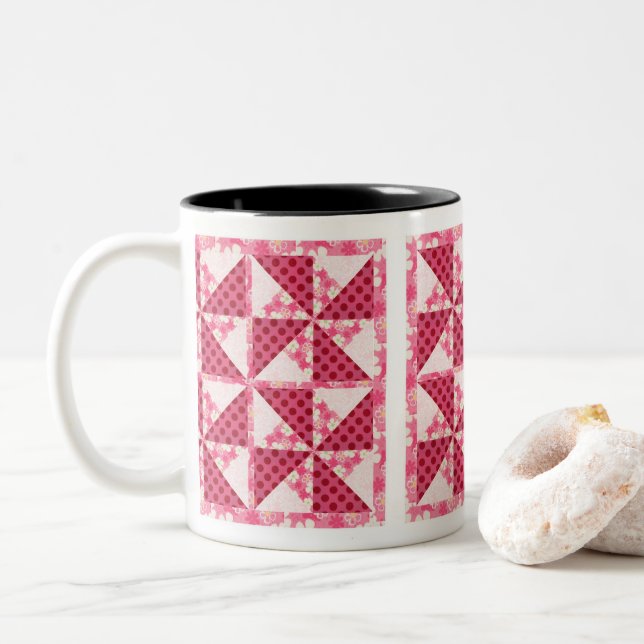 Rosa Polka punkt Quilt-utseende Två-Tonad Mugg (Med munk)