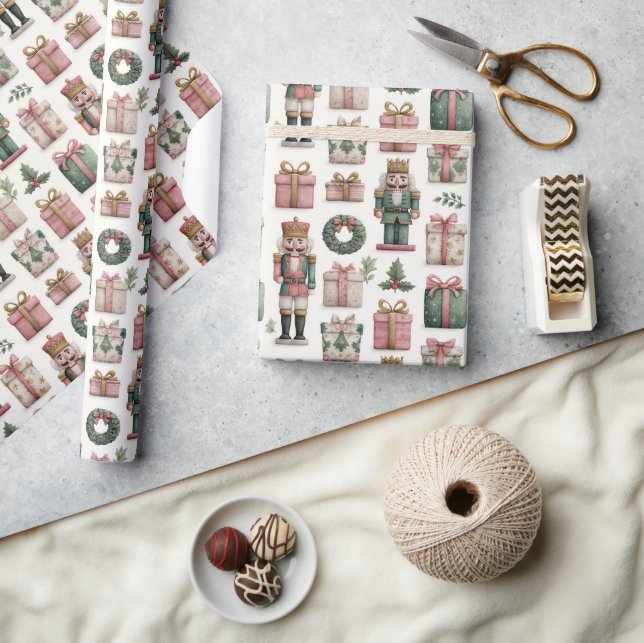 Rosa presenter med Holiday Nutcracker Presentpapper (Hantverk)