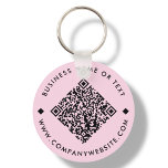 Rosa | QR-kodnyckelkedja för Business Anpassningsb Nyckelring<br><div class="desc">QR-nyckelkedja för anpassade med rosa bakgrund. Om du vill skapa en ny QR-kod på designen lägger du till webbadressen eller mediehandtaget för social i funktionen Anpassa den här mallen.</div>