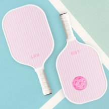 Rosa randig design med små initialer monogram