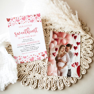 Rosa Red Hearts Vår lilla älskling Baby Shower Inbjudningar