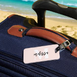 Rosa-resggagg-tagg för monogram-penselskript Bagagebricka<br><div class="desc">Modern handskriftsgrafi.</div>