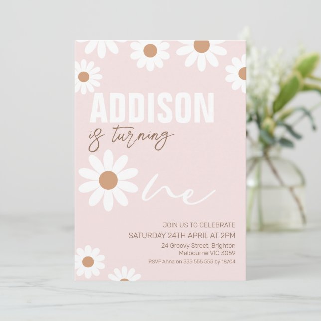 Rosa Retro Girls Daisy 1:a födelsedagsinbjudan Inbjudningar (Stående Fram)