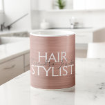 Rosa - Ro guldfoil Hair Stylist-kaffe Kaffemugg<br><div class="desc">Rosa - Ro Guldfasig Metallic Hair Stylist Coffee Kopp. Affärskontakten namn och yrket kan ändras så att de kan användas för alla typer av företag. Kontakta designern om du vill ha fler matchande objekt.</div>