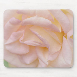 Rosa Ro Petals Art Mouse Pad Musmatta