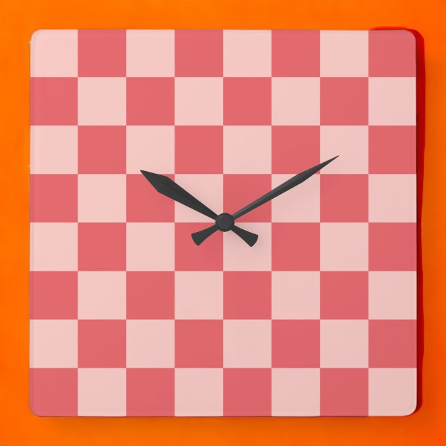 Rosa röd rutig gingham-mönster fyrkantig klocka (Zazzle Pink Red Checkered Gingham Pattern Square Wall Clock)