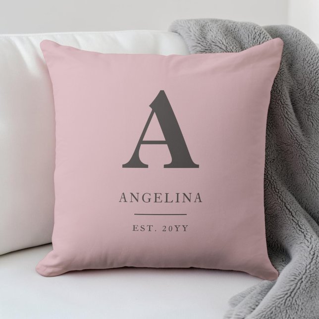 Rosa rodnad Anpassat Est År Modernt Monogram Initi Kudde (Blush Pink Custom Est Year Modern Monogram Initial Throw Pillow)