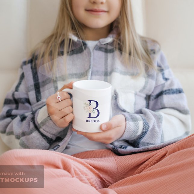 Rosa ros blommigt bouquet blue monogram mugg (Skapare uppladdad)