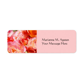 Rosa ros-blommor i namn och tiltmeddelandeetikette returadress etikett