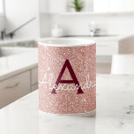 Rosa ros Guld Burgundy Gnistra Glitter Monogram Kaffemugg<br><div class="desc">Rosa - Ro Guld och Burgundy Gnistra Monogram Namn och första kaffet Mugg. Mugg ger perfekten till någon som kärlek ro guld.</div>