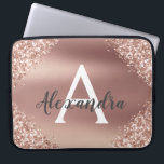 Rosa ros Guld Glitter och Gnistra Monogram Laptop Fodral<br><div class="desc">Rosa ros Faux Glitter och Gnistra Metallic Foil Elegant Monogram Fodral. Fodral kan anpassas så att det omfattar ditt första och första namn.</div>