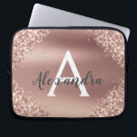 Rosa ros Guld Glitter och Gnistra Monogram Laptop Fodral<br><div class="desc">Rosa ros Faux Glitter och Gnistra Metallic Foil Elegant Monogram Fodral. Fodral kan anpassas så att det omfattar ditt första och första namn.</div>