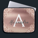 Rosa ros Guld Glitter och Gnistra Monogram Laptop Fodral<br><div class="desc">Rosa ros Faux Glitter och Gnistra Metallic Foil Elegant Monogram Fodral. Fodral kan anpassas så att det omfattar ditt första och första namn.</div>