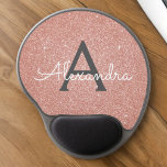 Rosa ros Guld Gnistra Glitter Monogram Namn Gel Musmatta<br><div class="desc">Rosa - Ro Guld och Grått av kol (Grått) Gnistra Glitter Monogram Namn Monogram Mousepad i. Den här muspekaren kan anpassas till din första namn. Kontakta designern om du vill ha anpassade matchande objekt.</div>