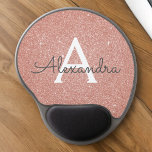 Rosa ros Guld Gnistra Glitter Monogram Namn Gel Musmatta<br><div class="desc">Rosa - Ro Guld Gnistra Glitter Monogram Namn Monogram Mousepad i. Den här muspekaren kan anpassas till din första namn. Kontakta designern om du vill ha anpassade matchande objekt.</div>