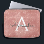 Rosa ros Guld Gnistra Modern Monogram Namn Laptop Fodral<br><div class="desc">Sleeven Rosa ros Guld Gnistra Modern Monogram Namn. Den här sleeven kan anpassas så att den omfattar ditt första och första namn.</div>
