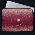Rosa ros Guld Red Burgundy Glitter Monogram Laptop Fodral<br><div class="desc">Rosa - Ro Guld och Burgundy Red Faux Glitter och Gnistra Elegant Monogrammed Initialer Fodral. Fodral kan anpassas så att det omfattar ditt första och första namn.</div>