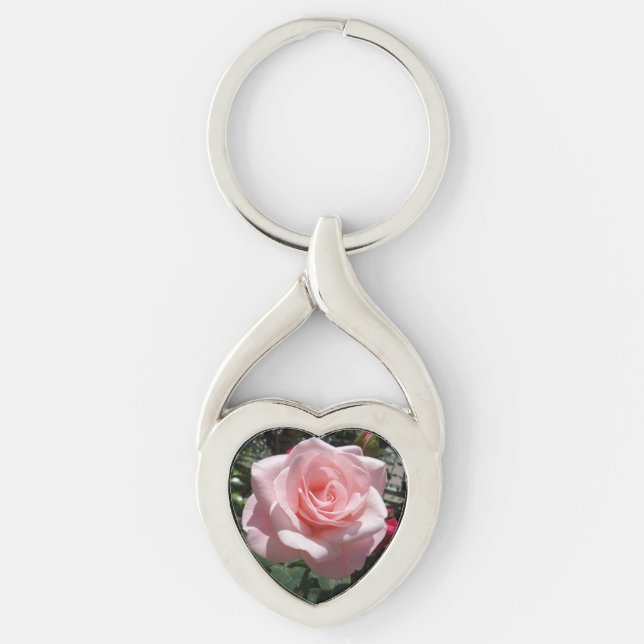 Rosa ros Hjärtnyckelring Twisted Heart Silverfärgad Nyckelring (Framsidan)