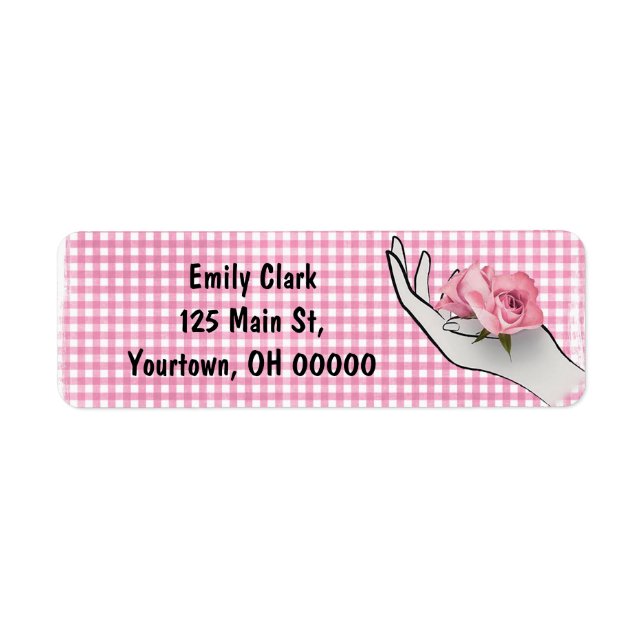 rosa ros i handen på gingham returadress etikett (Framsidan)