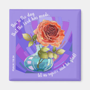 Rosa ros i vas, med versaler från Psalm 118:24 Magnet