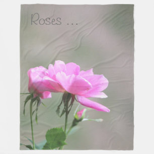 Rosa ros med lätt Grått Ull Fleecefilt