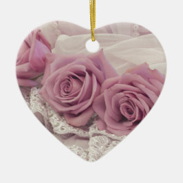 Rosa ros och Snöre är fortfarande ornament