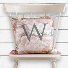 Rosa ros Peony-skript Monogram Bröllop Keepsaké Kudde