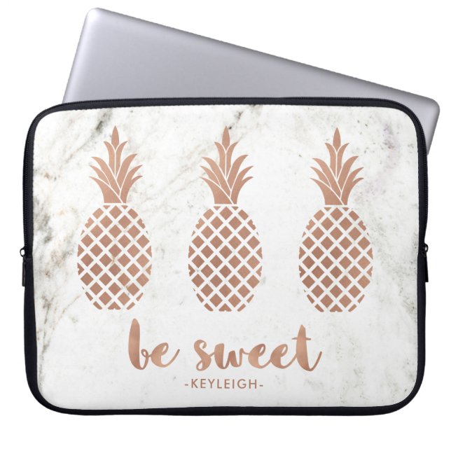 Rosa rosa ananas på vitmarmor | är söta laptop sleeve (Framsidan)