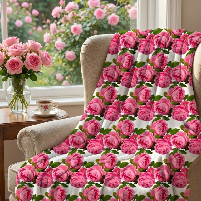 Rosa rosor på vit  fleecefilt (Pink rose floral on white fleece blanket, perfect for those chilly spring days.  )