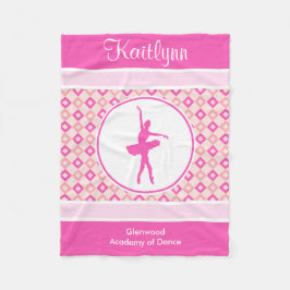 Rosa rutig diamantdans med monogramen fleecefilt