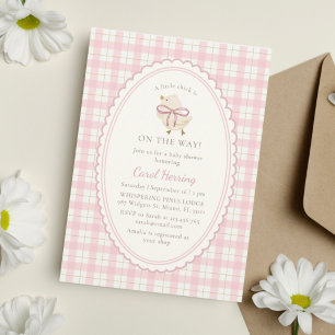 Rosa rutmönster, liten kycklingflicka, baby shower inbjudningar