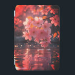 Rosa Sakura Flowers Över Vatten | Serene Vår Nat iPad Mini Skydd<br><div class="desc">Upplev naturens fantastiska skönhet med den här fantastiska designen som fångar upp ett känsligt ögonblick. Drar sig varsamt från att blomma sakura blommor in i stilla, reflekterande vatten. Denna högkvalitativa teckning har fantastiska detaljrikedom och mjuka toner, vilket framkallar fred, feminitet och elegans. Perfekt för naturen älskare, vår-entusiaster och fläkt för...</div>