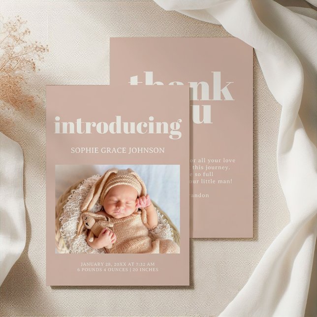 Rosa sandstens typografi Baby Shower-kort Inbjudningar (Skapare uppladdad)
