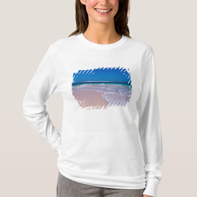 Rosa sandstrand vid Conch Bay, Cat Island, T Shirt (Framsida)
