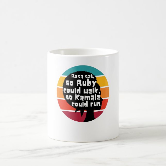 Rosa Sat så Ruby kan gå så att Kamala kan Springa Kaffemugg (Center)