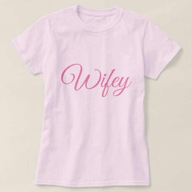 Rosa Script Rosa Wifey T-Shirt (Design framsida)