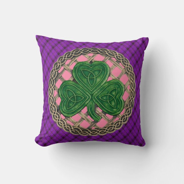 Rosa Shamrock Celtic Knots on Lila Play Kudde (Framsida)