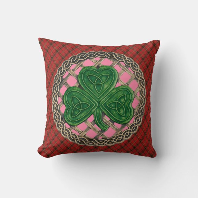 Rosa Shamrock Celtic Knots on Red Play Kudde (Framsida)