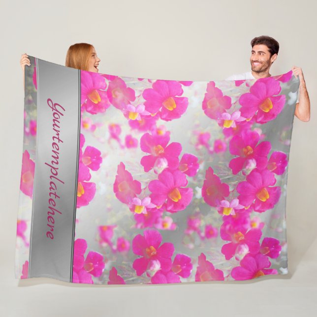 rosa,silver,mönster av nypa, blommor på glansig fleecefilt (På plats)