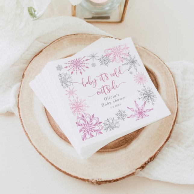 Rosa silver snöflingor baby och dess kall utanför pappersservett (Skapare uppladdad)