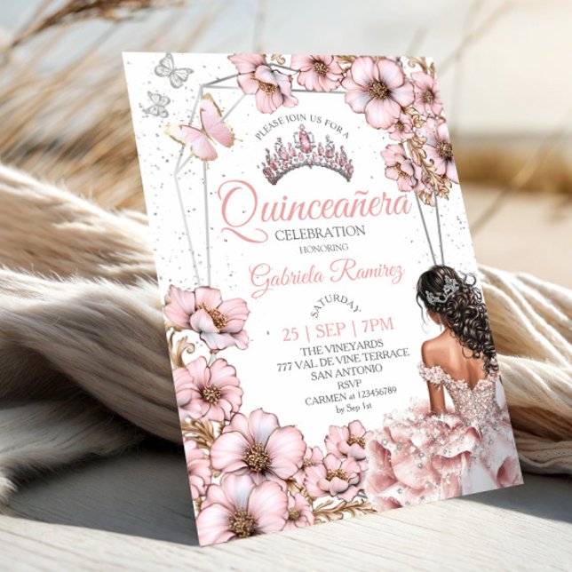 Rosa silver tiara blommande fjäril Quinceañera Inbjudningar (Skapare uppladdad)