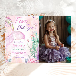 Rosa sjöjungfru 5-års födelsedag Fem havet Foto Inbjudningar