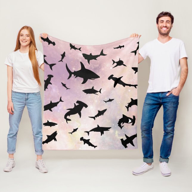 Rosa skugghaj på övertoningsgalaxområde fleecefilt (På plats)