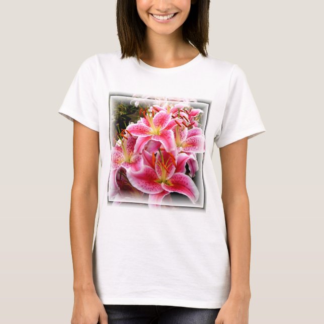 Rosa Stargazer Lilies Tee (Framsida)