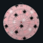 Rosa, stjärnor, ritbord piltavla<br><div class="desc">Denna Rosa Starbursts Dartboard har hela mitt århundrade moderna roligt av ditt mormas kök, minus det klibbiga linoleum. Kitschydesignen har en rosa bakgrund med guld-spekkler och slumpmässigt placerade stjärnsprängningar i svart och två skuggor av rosa. Denna vintage inspirerade mönster är modet tillräckligt för att vara snyggt och tillräckligt för att...</div>