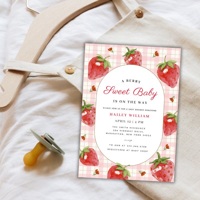 Rosa Strawberry Berry Sweet Gingham Baby Shower Inbjudningar (Pink Strawberry Berry Sweet Gingham Baby Shower Invitation)