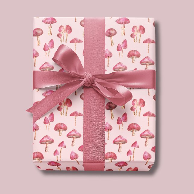 Rosa Svampmönster Presentpapper (Pink mushroom wrapping paper. Woodland mushrooms on pale pink background.)