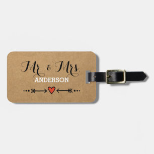 Rosa Sweethearts & Arrows Rustic Surname Mr & Mrs. Bagagebricka