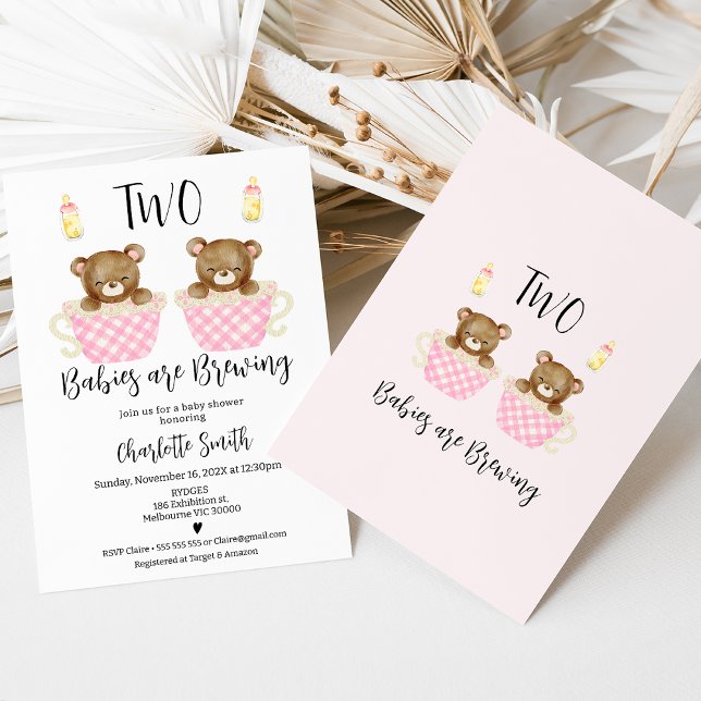 Rosa Tea Kopp Twillingar Två Spädbarn Brett Baby S Inbjudningar (Cute two babies are brewing twin girls baby shower invitation featuring two bears in pink teacups.)