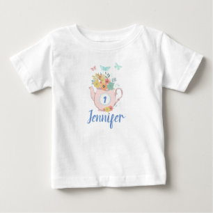 Rosa Tekanna med blommor och fjärilar födelsedag T Shirt